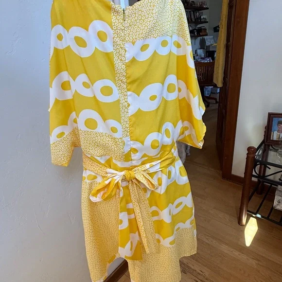 BCBG Max Azria - Picture 3 of 7